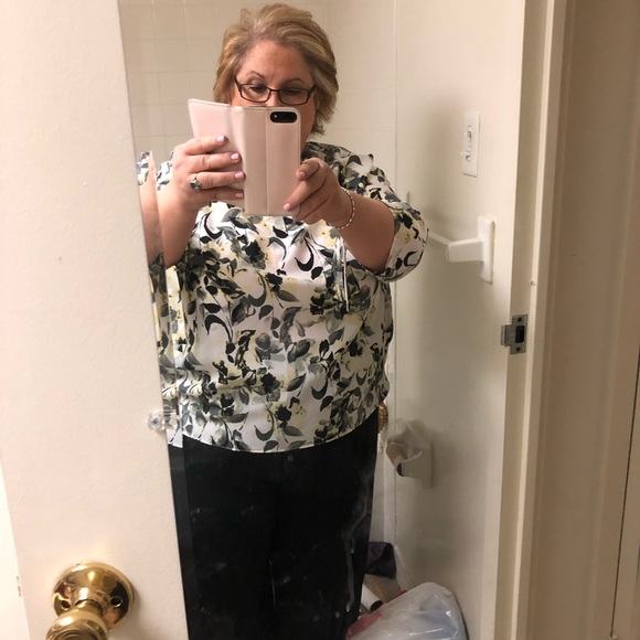 Meet your Posher, Alisa - Picture 2 of 3